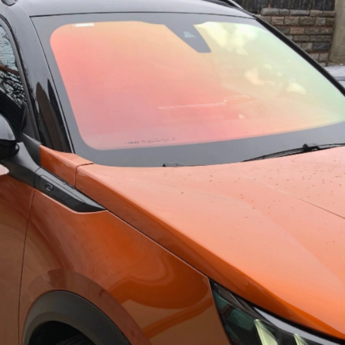 Слънцезащитно фолио RED Chameleon 70% 1.02/30m | 85.00 лв. / 43.46 &euro;